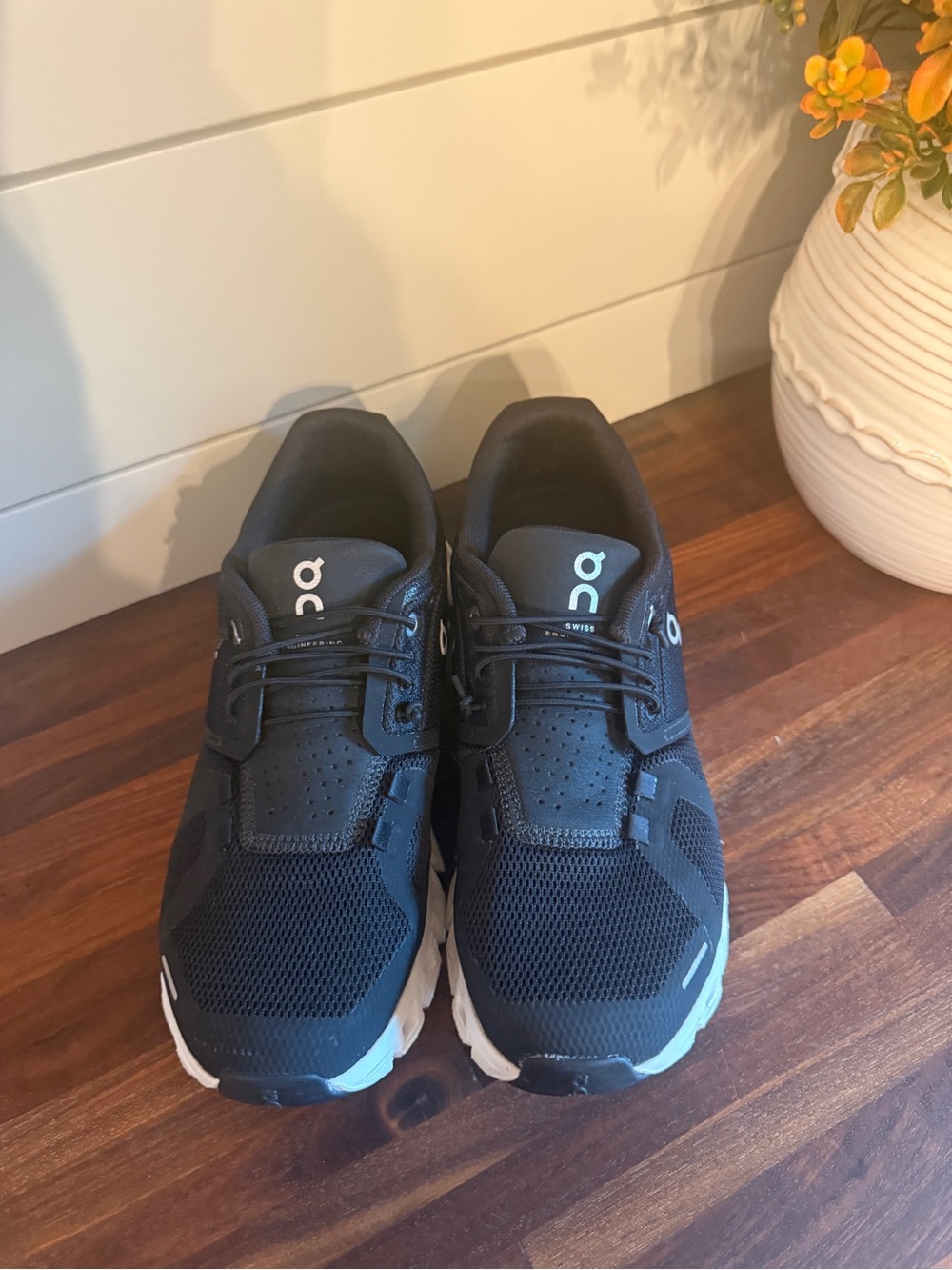 On Running Cloud Wonen’s Black Running Shoes